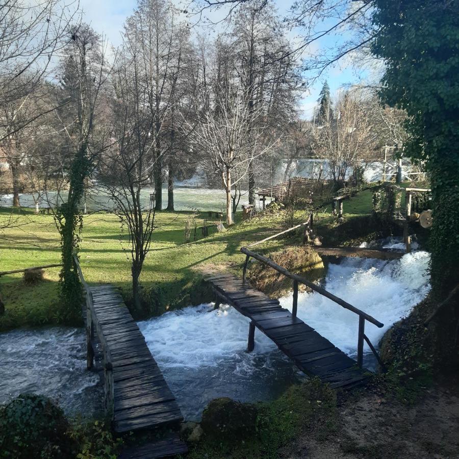 Guesthouse Pod Rastockim Krovom Слуни Экстерьер фото