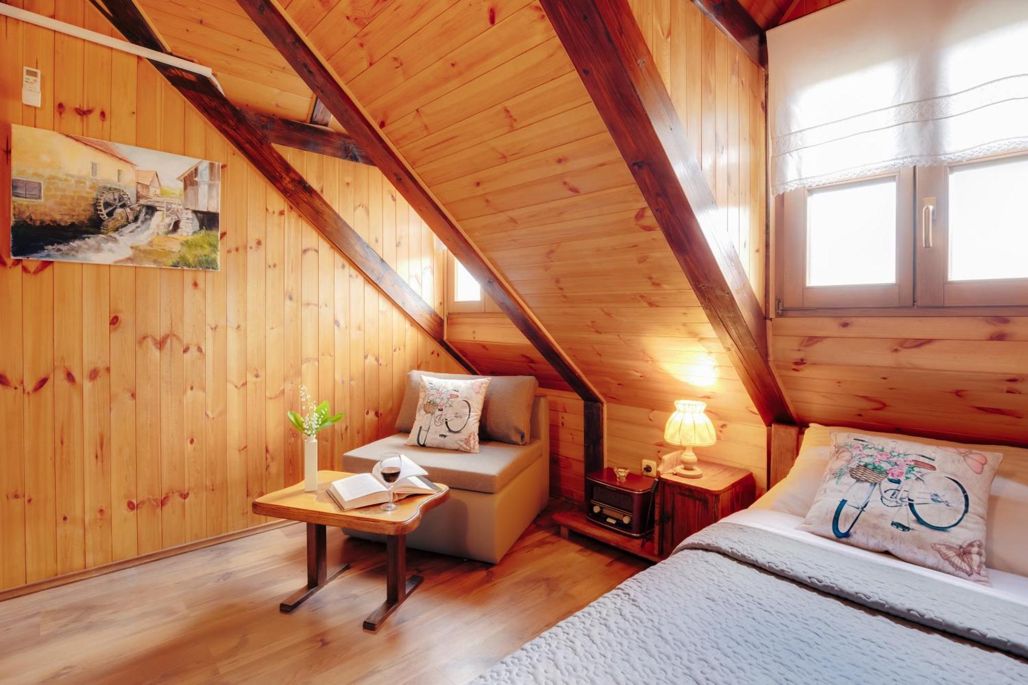Guesthouse Pod Rastockim Krovom Слуни Экстерьер фото
