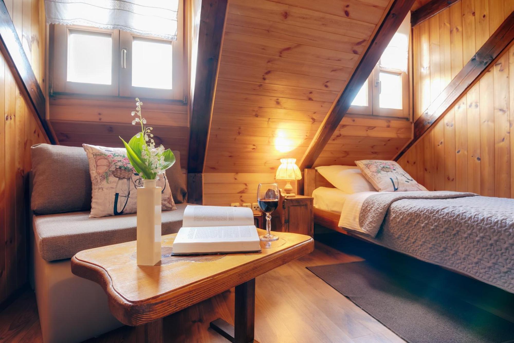 Guesthouse Pod Rastockim Krovom Слуни Экстерьер фото