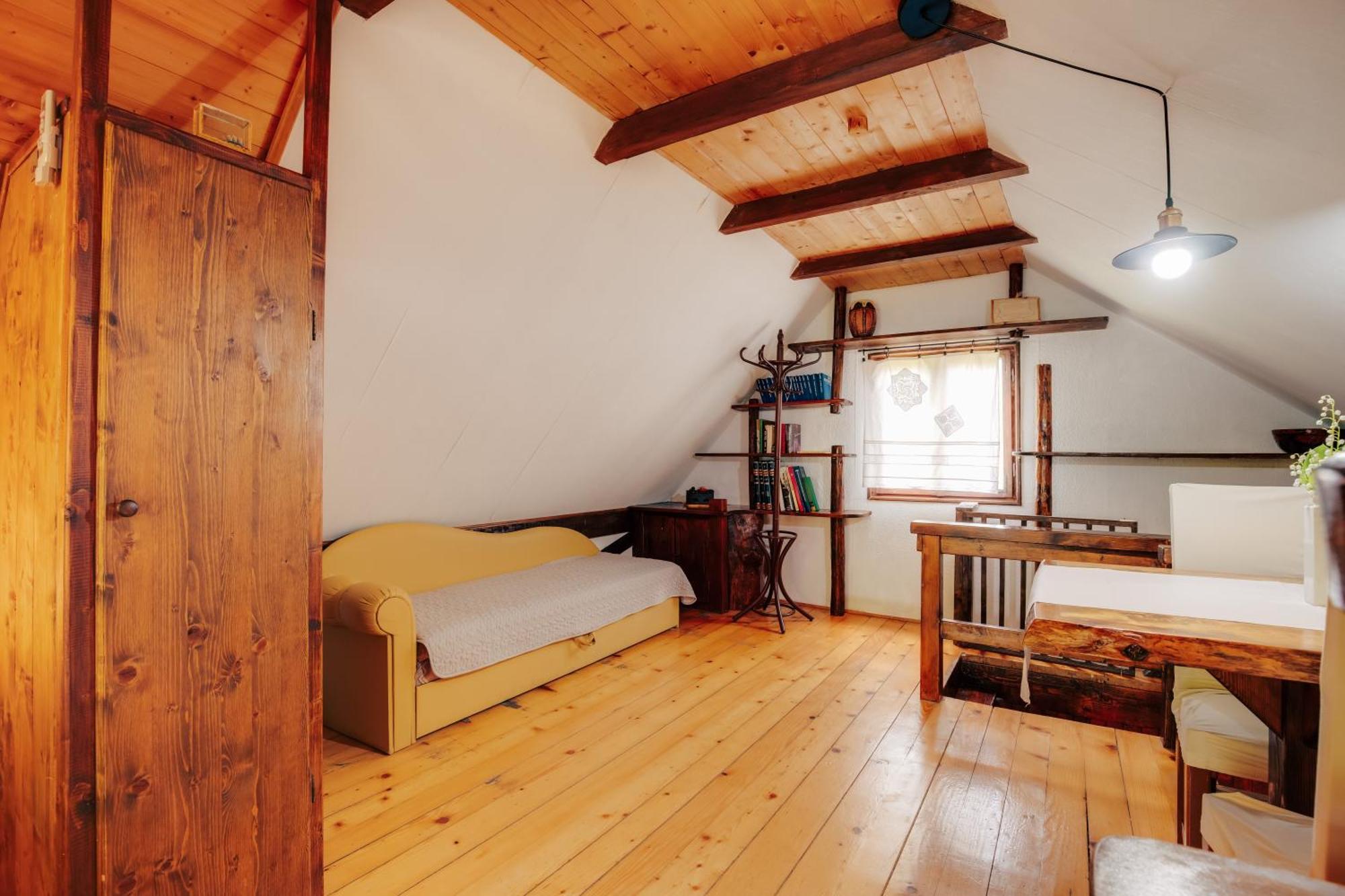 Guesthouse Pod Rastockim Krovom Слуни Экстерьер фото