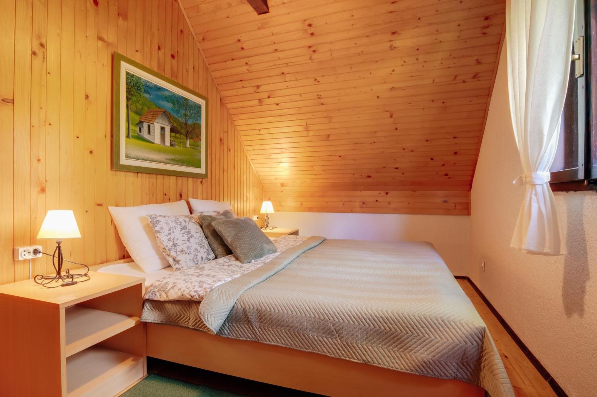 Guesthouse Pod Rastockim Krovom Слуни Экстерьер фото