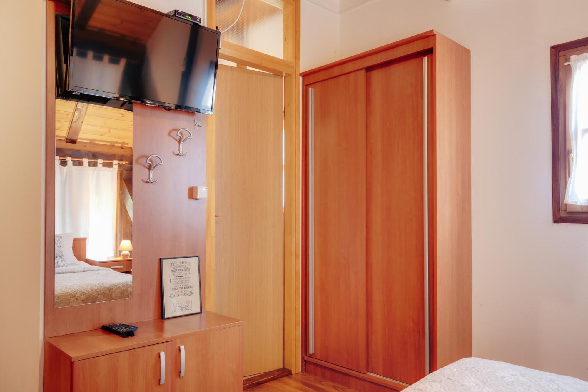 Guesthouse Pod Rastockim Krovom Слуни Номер фото