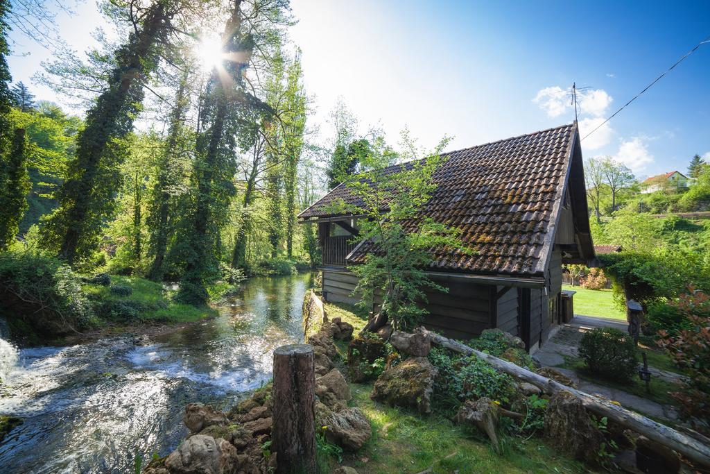 Guesthouse Pod Rastockim Krovom Слуни Экстерьер фото