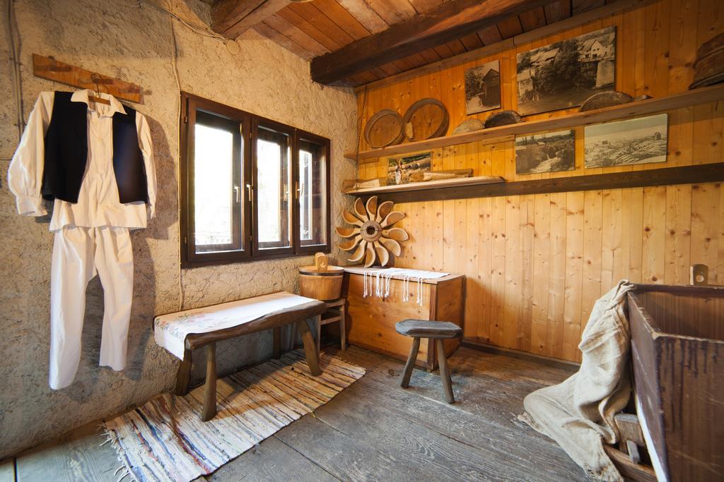Guesthouse Pod Rastockim Krovom Слуни Экстерьер фото